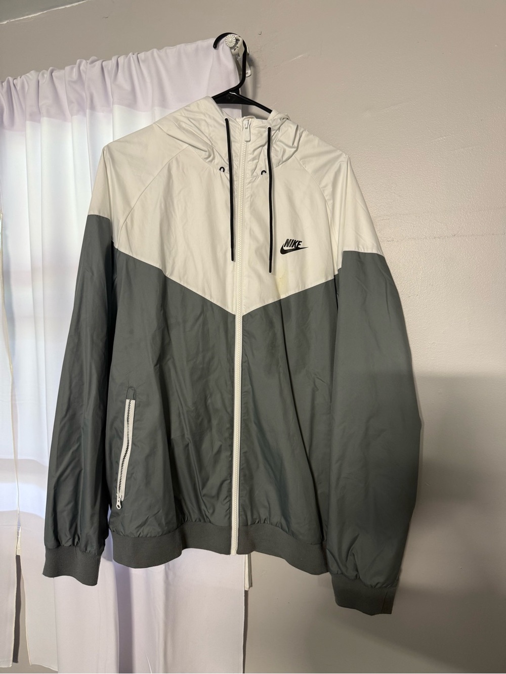 Nike Hooded Windbreaker Jacket - White & Gray